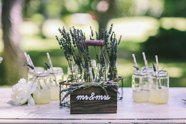 rustic-wedding-decor=lavender