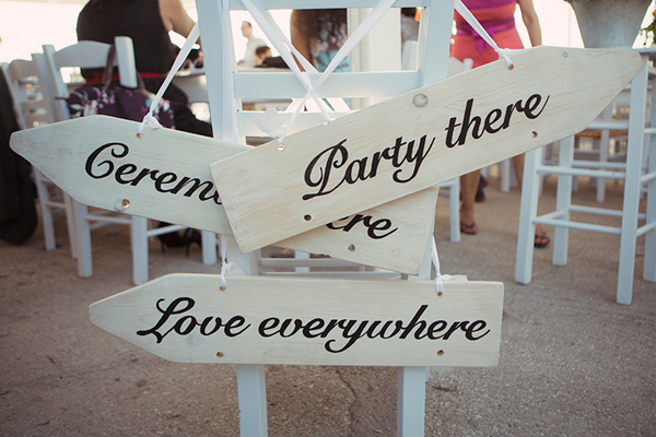wooden-signs-wedding-party