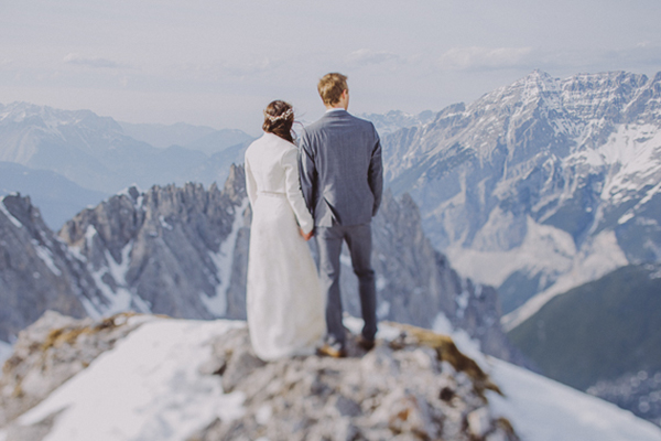 Breathtaking snowy wedding photos in the Alps | Nina & Thomas