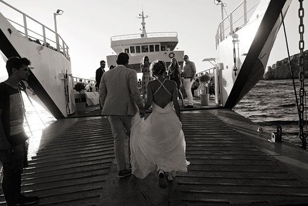 couple-boarding-ferry-boat-destination-wedding