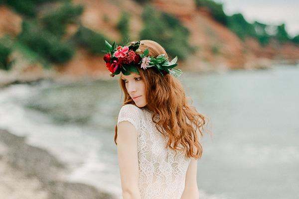 Dreamy red winter bridal shoot on the beach