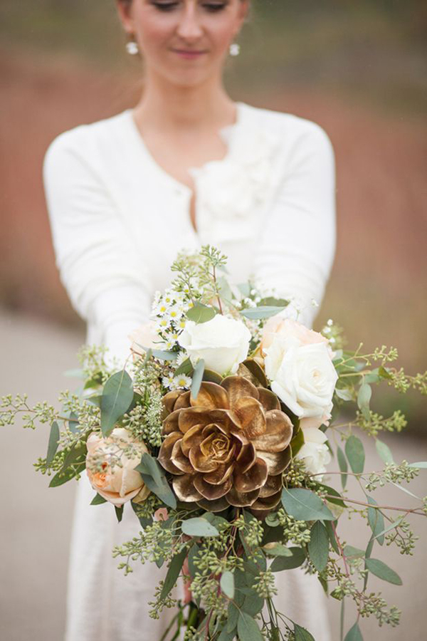 Copper-wedding-bouquet-with-succulents
