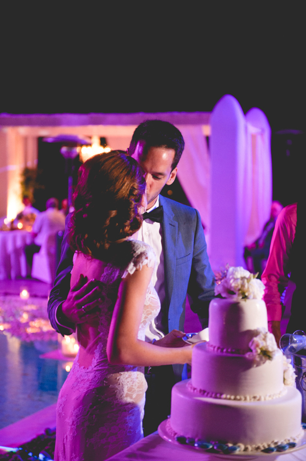 bridal-couple-wedding-cake