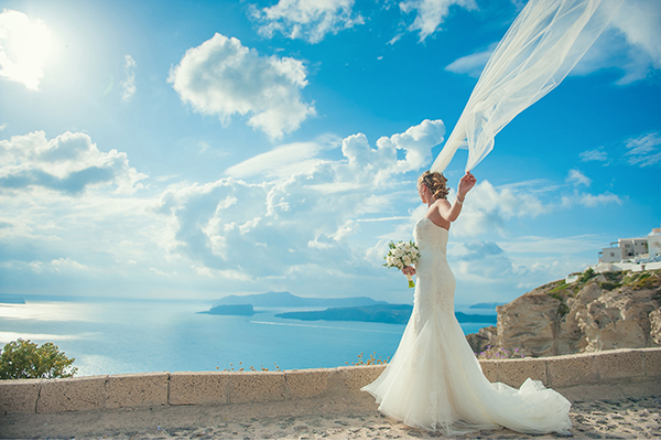 Rustic chic wedding in Santorini | Laura & Paul