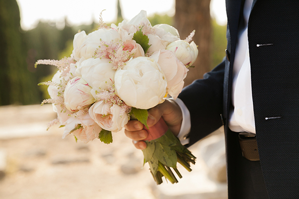 bridal-bouquet-peonies