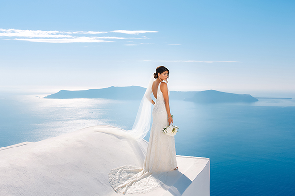 Chic fall wedding in Santorini | Sepideh & Andre - Chic & Stylish Weddings