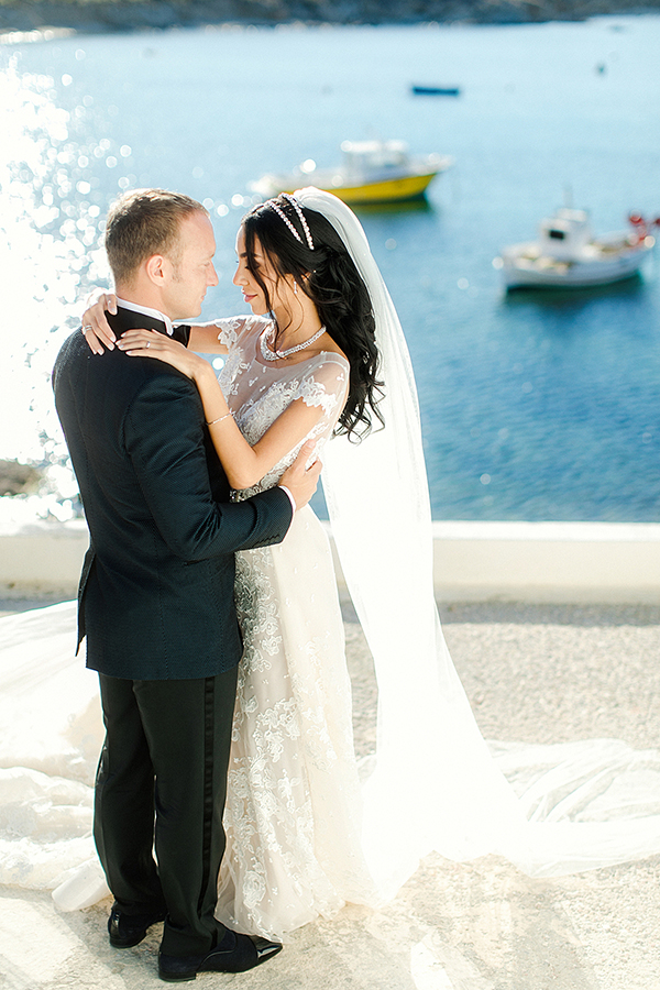 chic-glamorous-wedding-in-mykonos-amazing-berta-wedding-dress-11