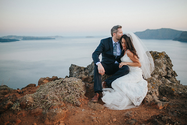Romantic destination wedding in Santorini
