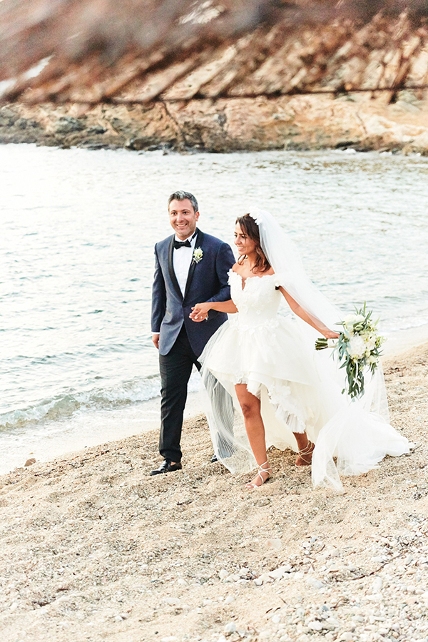 romantic-elegant-wedding-on-the-beach-27