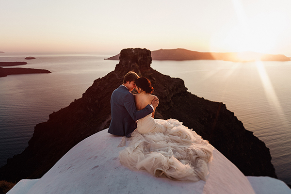 Romantic intimate wedding in Santorini