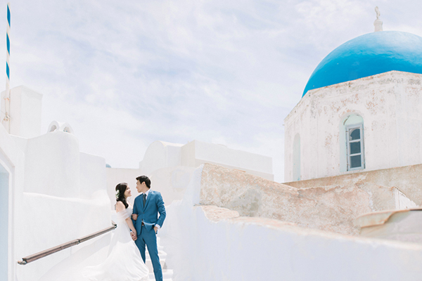 Romantic intimate wedding in Santorini | Claudia & Kevin