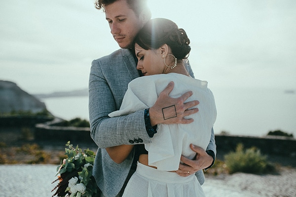 Modern romantic elopement in Santorini