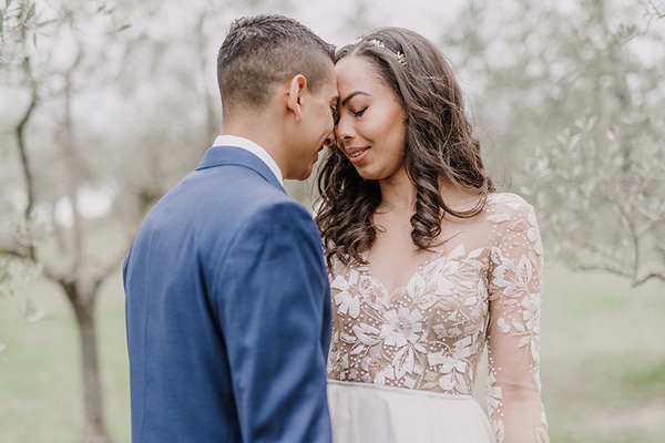 Beautiful wedding with olive leaves | Falon & Ken