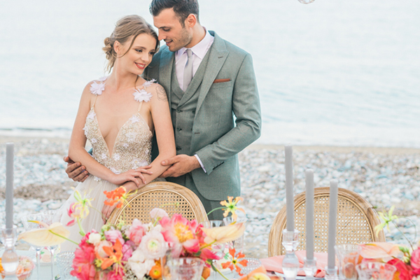 Gorgeous inspiration shoot with bright colours in Cyprus