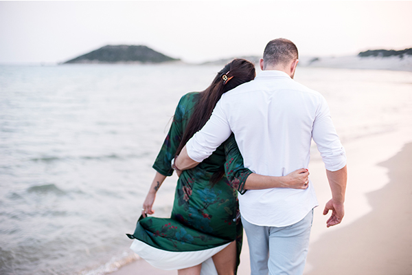Gorgeous relaxed engagement session