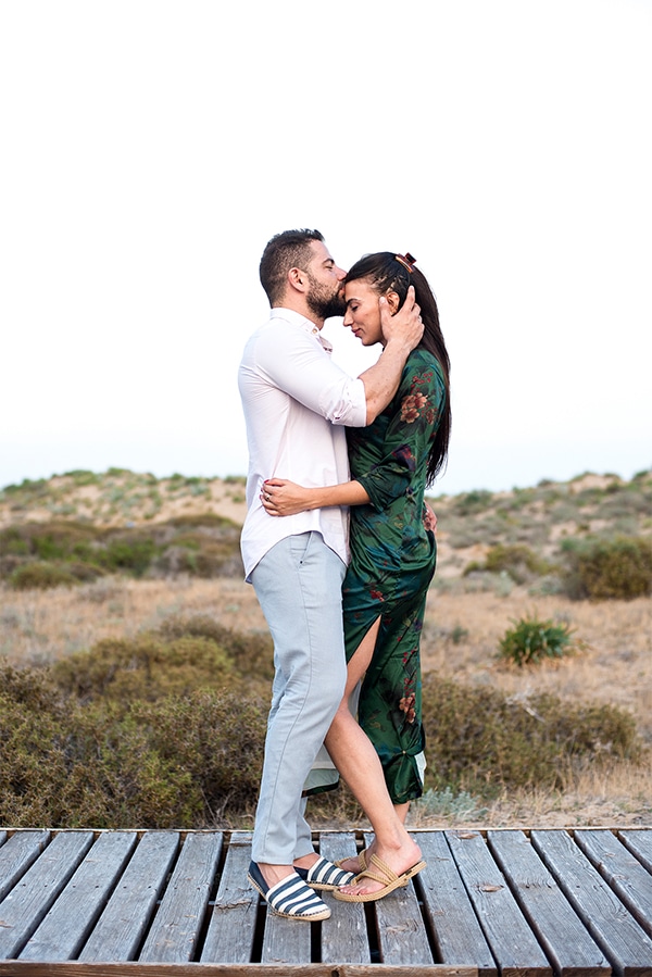 gorgeous-relaxed-engagement-session_08