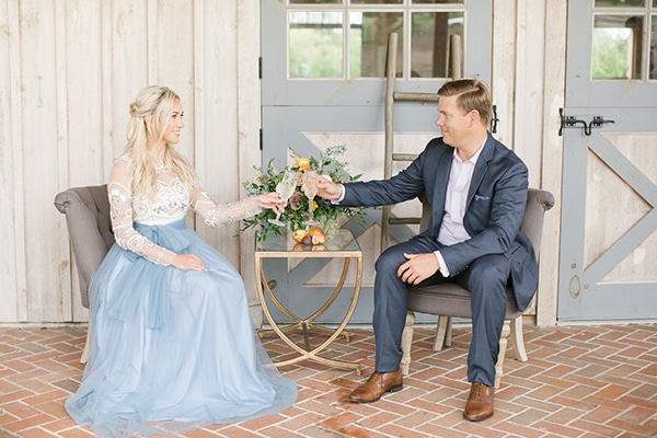 Romantic shoot in blue and gold hues