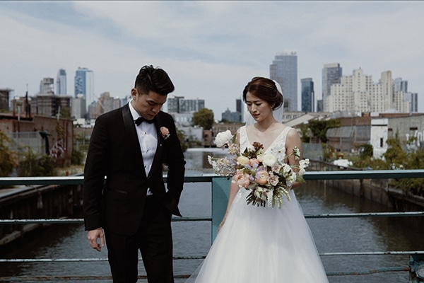 Beautiful video of a modern romantic wedding