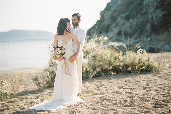 Romantic styled shoot by the sea in Greece