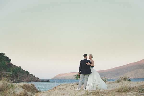Beautiful wedding with colorful details in Mykonos | Hannah & Jad