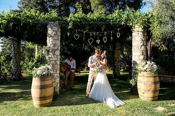 lovely-rustic-winery-wedding-crete_20
