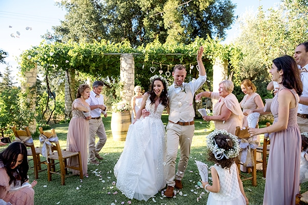 lovely-rustic-winery-wedding-crete_21