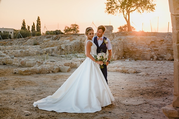 Gorgeous wedding with rustic details | Nicola & Joel