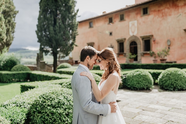 Romantic summer wedding in Tuscany with rustic details | Victoria & Eduardo