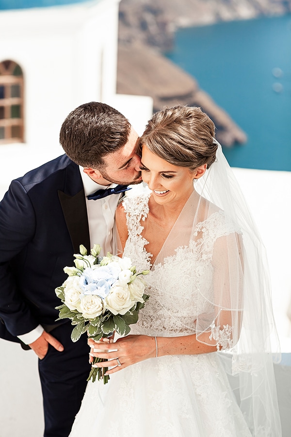 romantic-intimate-blue-white-wedding-santorini_02