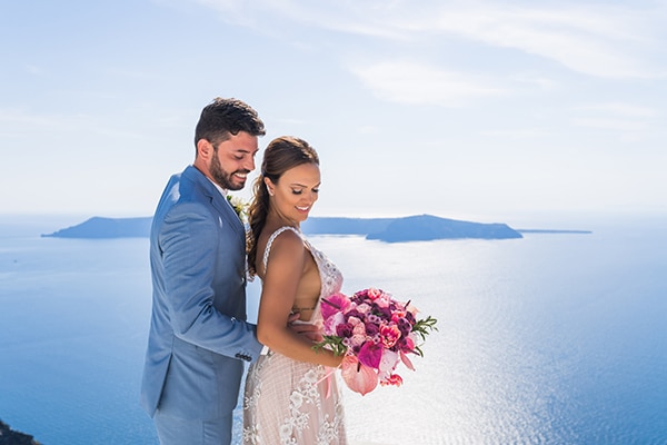 Beautiful intimate wedding in Santorini with fresh fuchsia flowers | Natalia & Tiago