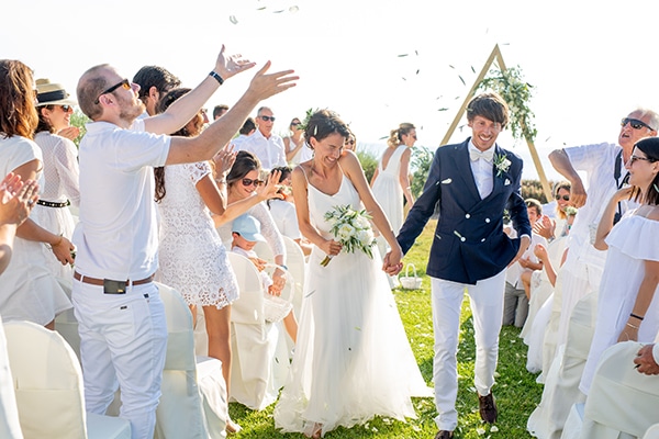 Gorgeous natural wedding in Athens with white flowers | Emilie & Jean-Pierre