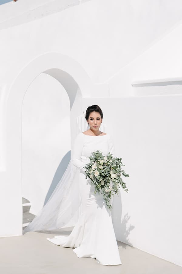 intimate-elegant-wedding-white-roses-olive-branches_09