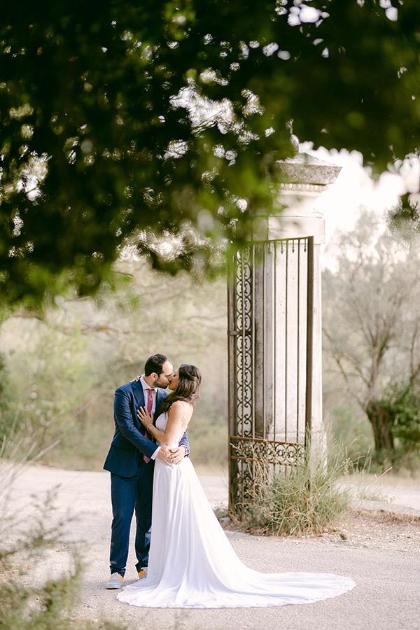 romantic-summer-wedding-athens-olive-branches_02x