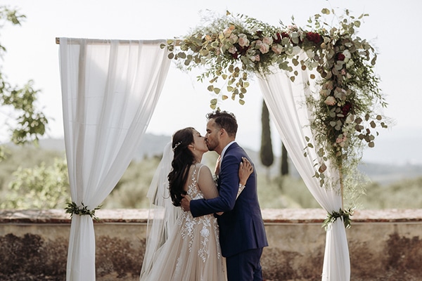 Whimsical intimate wedding in Tuscany with rustic details | Jammie & Giovani