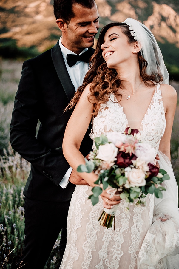 gorgeous-outdoor-wedding-dried-flowers-marsala-peonies_01x