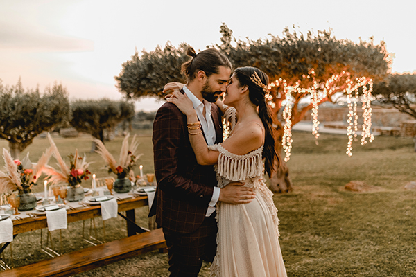 Bohemian chic wedding inspiration in Athens with the most stunning details
