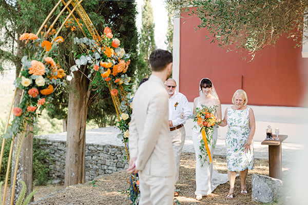 dreamy-forest-wedding-kefalonia-bold-coral-hues_12