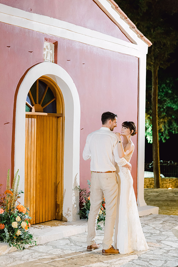 dreamy-forest-wedding-kefalonia-bold-coral-hues_28