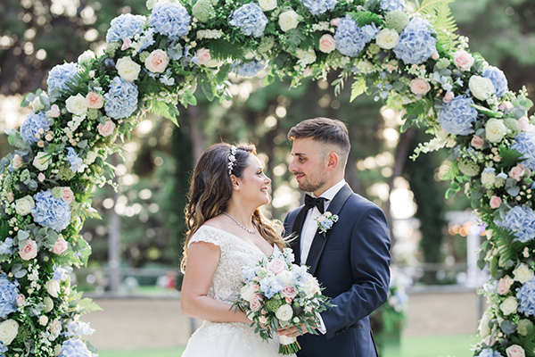 fairytale-wedding-thessaloniki-lush-roses-hydrangeas_27
