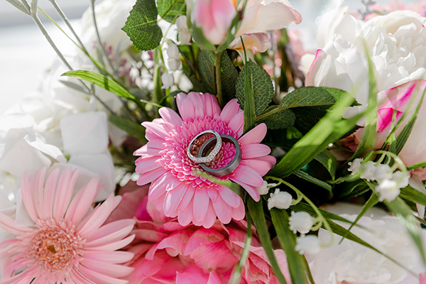 intimate-destination-wedding-santorini-white-pink-florals_16