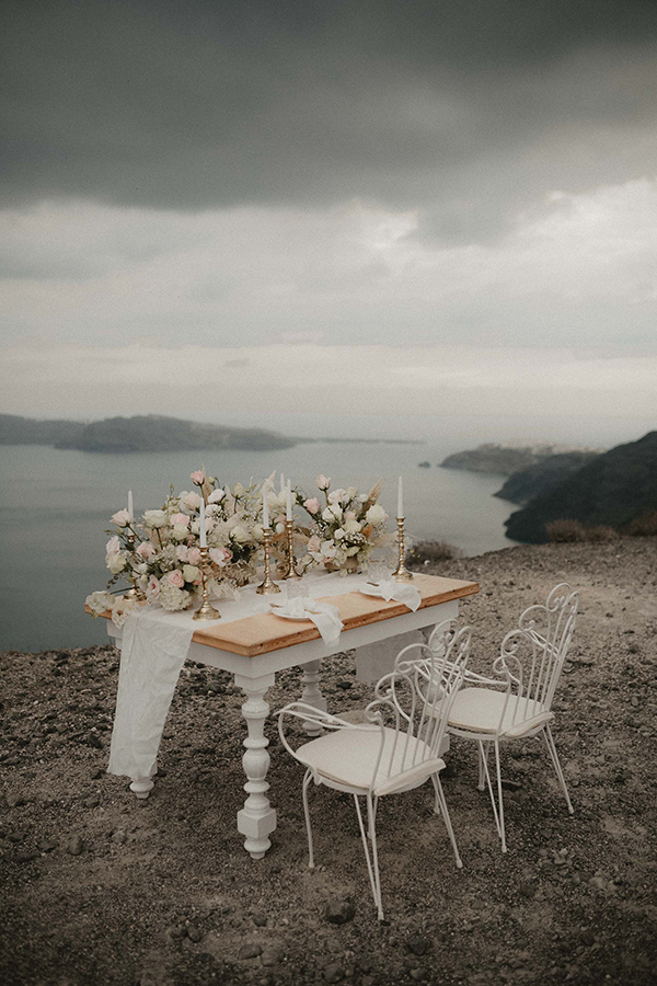 romantic-pastel-hued-elopement-santorini-island-with-breathtaking-views_10