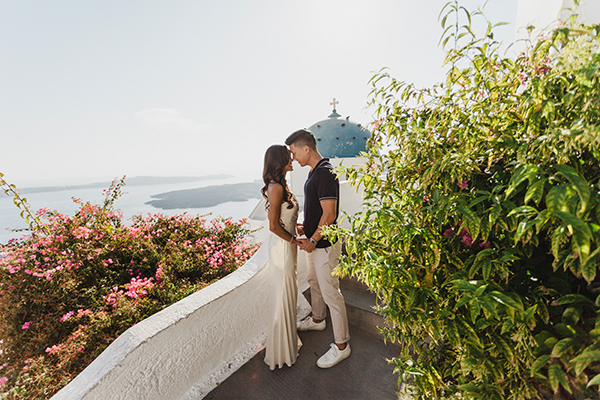 Utterly romantic honeymoon photoshoot in Santorini with stunning views │ Jackie & Kevin