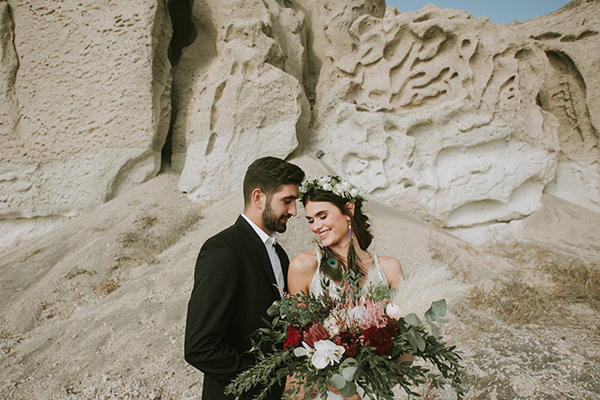 stunning-elopement-with-burgundy-hues-bohemian-vibe_02