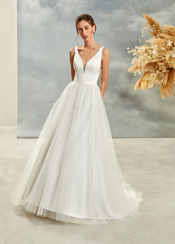 ultra-chic-wedding-gowns-demetrios-gorgeous-bridal-look_03