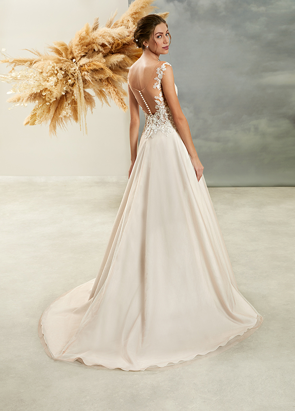 ultra-chic-wedding-gowns-demetrios-gorgeous-bridal-look_09