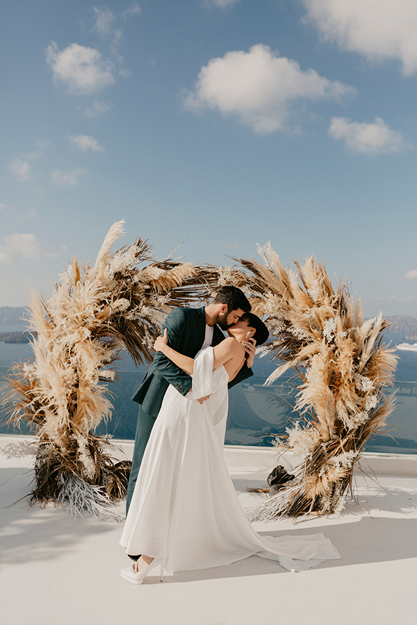 chic-boho-wedding-styled-shoot-santorini-epic-views-inspiring-details_13
