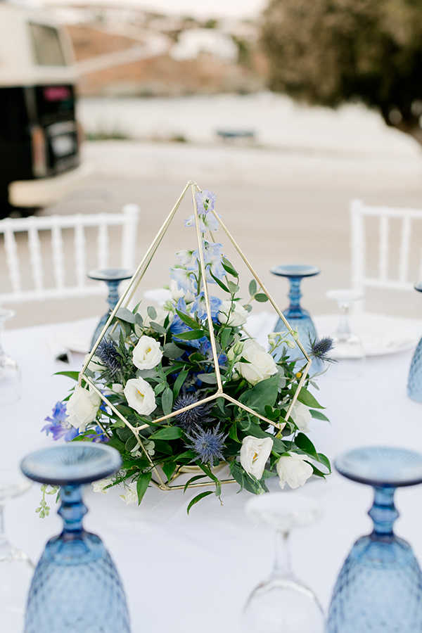 romantic-kythnos-wedding-white-blue-florals_26