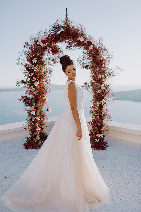 adorned-in-bold-pink-styled-shoot-in-santorini-gorgeous-florals_14