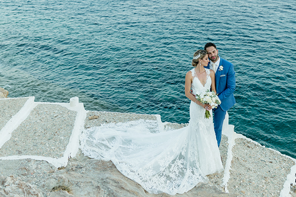 destination-summer-wedding-sifnos-island-gorgeous-white-flowers_06