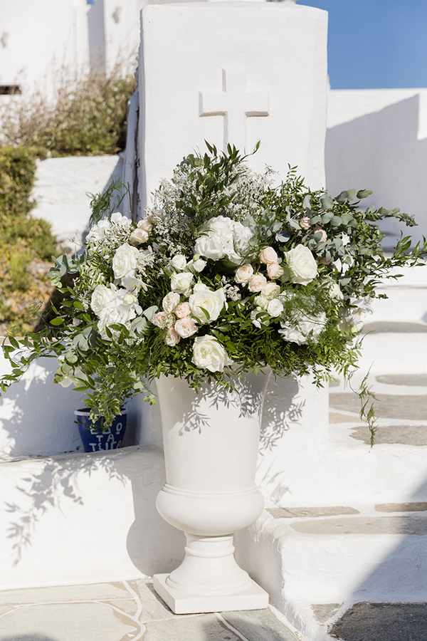 destination-summer-wedding-sifnos-island-gorgeous-white-flowers_20